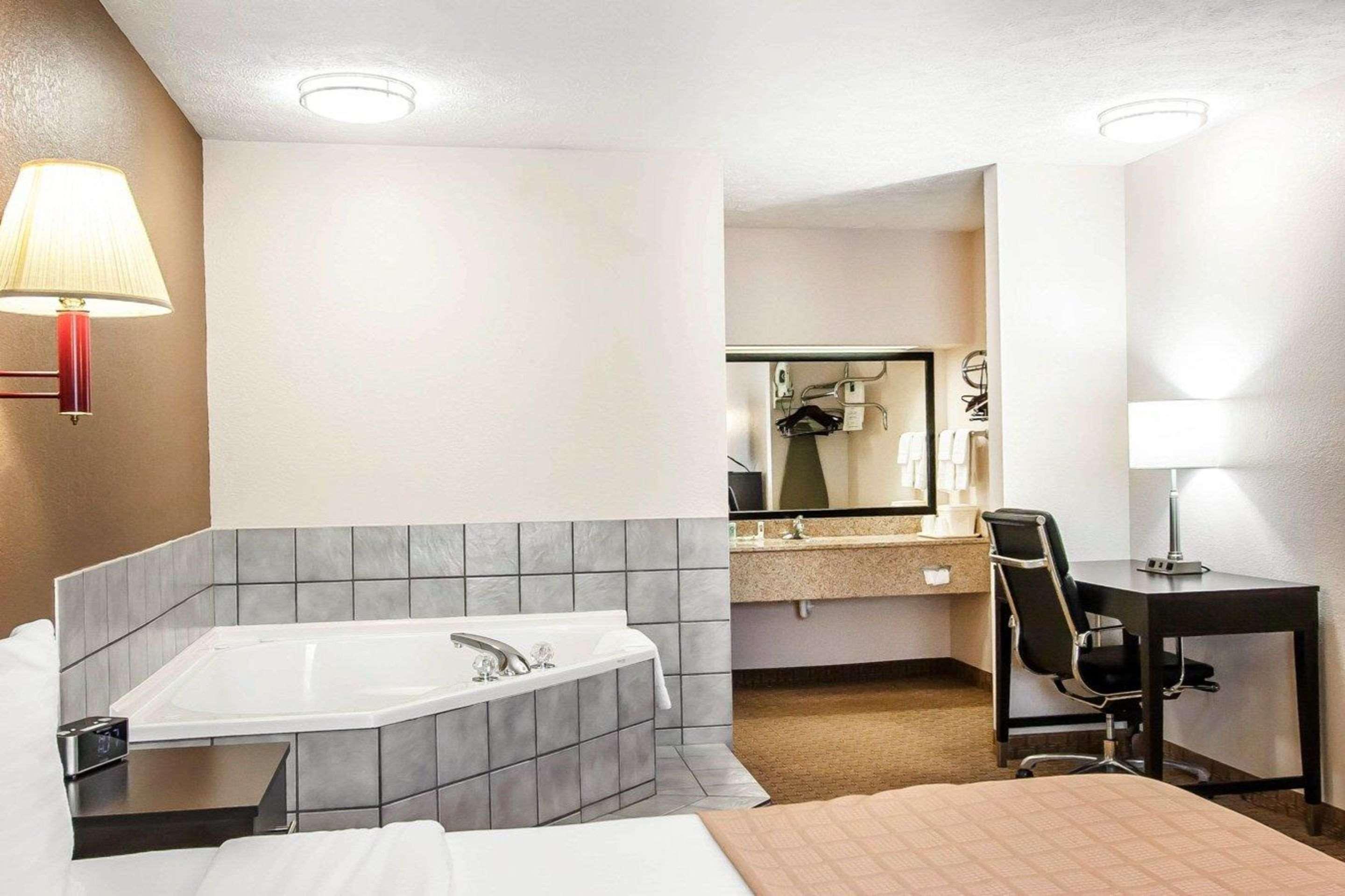 Quality Inn Savannah South Екстер'єр фото